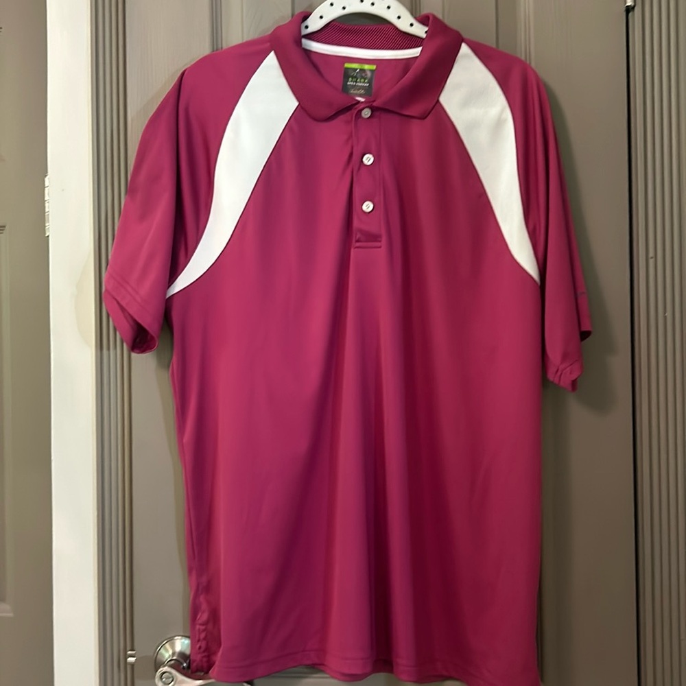 Shark Play Dry Men’s quick dry golf shirt by Greg Norman. Size large